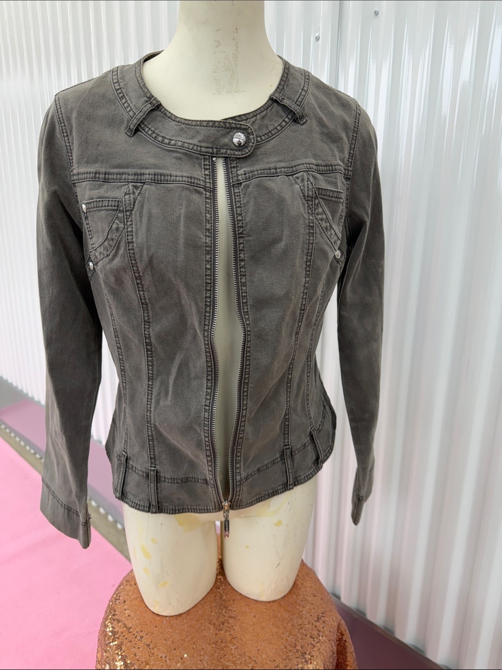 Women’s Grey Zip-Front Denim Jacket - Picture 10 of 11